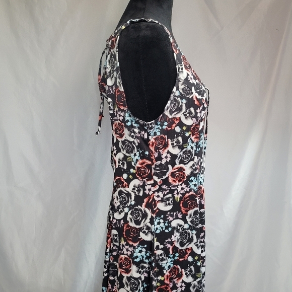 NWT Hot Topic Multicolor Rose & Skull Sleeveless Fit&Flare Lace Up Dress Size L - Picture 5 of 11